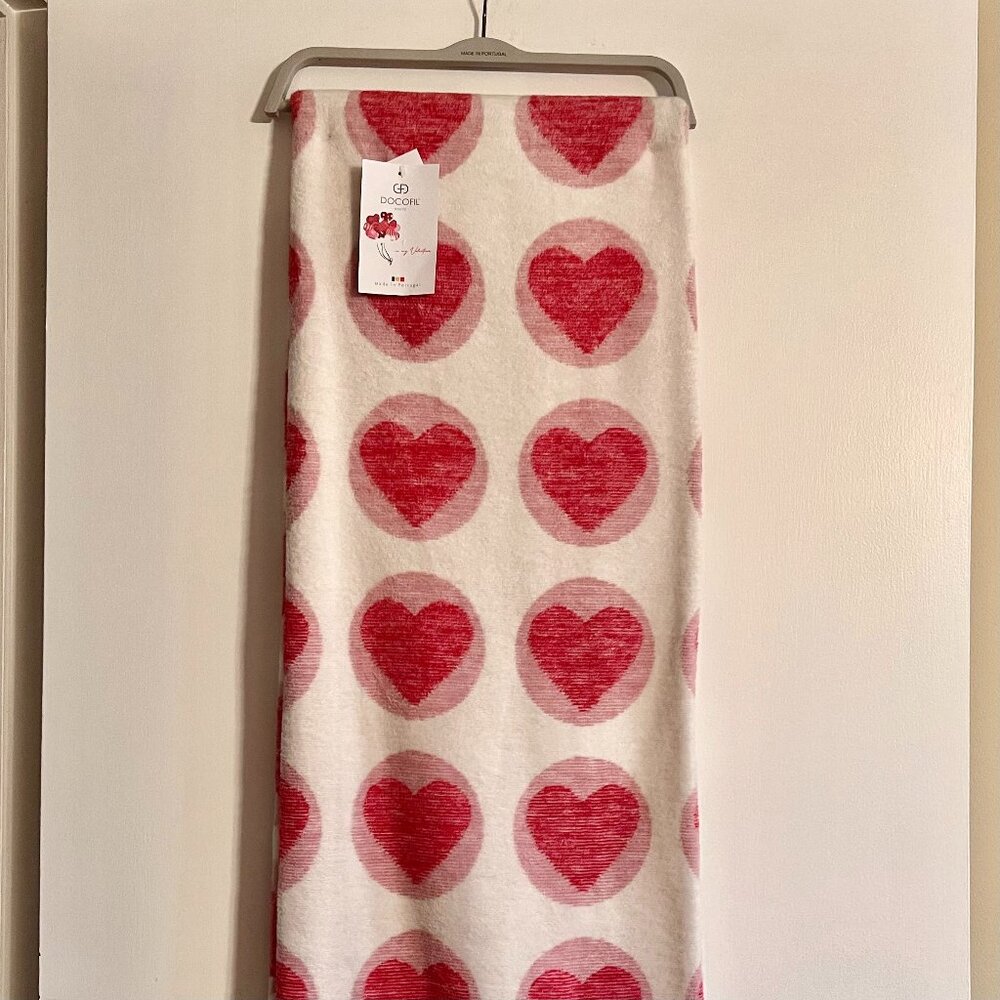 Docofil Reversible Blanket Valentines Day Hearts, Pink and White, 51"x67" NWT